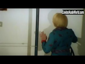 Anna Maria Rizzoli in Scusi, lei e normale (1979) 8