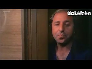 Anna Maria Rizzoli in Una vacanza del cactus (1981) 16
