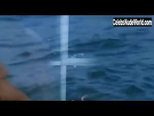 Anna Mouglalis Outdoor , Public Nudity in Alithini zoi (2004) 9
