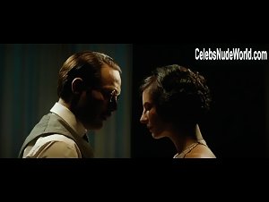 Anna Mouglalis Couple , Kissing in Coco Chanel and Igor Stravinsky (2009) 3