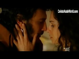 Anna Safroncik in La figlia di Elisa - Ritorno a Rivombrosa (series) (2007) 10