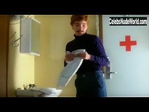 Anne Bie Warburg in Somaend pa sengekanten (1976) 3