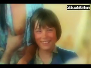 Anne Fontaine Cleavage , Vintage in Tendres cousines (1980) 18