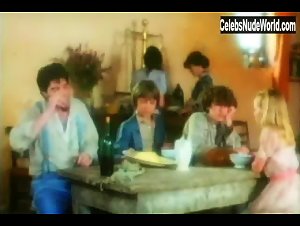 Anne Fontaine Cleavage , Vintage in Tendres cousines (1980) 7