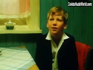 Anne Krigsvoll in Lars i porten (1984) 1