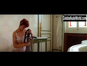 Anne Parillaud in Nikita (1990) 10