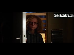 Anne Schafer in Hot Dog (2018) 1