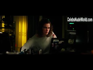 Anne Schafer in Hot Dog (2018) 10