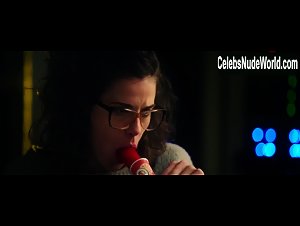 Anne Schafer in Hot Dog (2018) 16