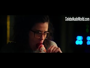 Anne Schafer in Hot Dog (2018) 17