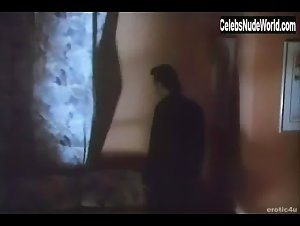 Annette Ben boobs , Vintage scene in Grifters (1990) 14