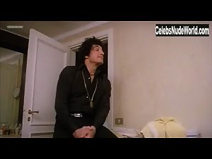 Annie Belle in La casa sperduta nel parco (1980) 1