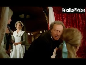 Annie Belle in La nuit de Varennes (1982) 9
