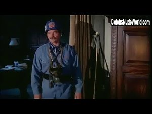 Annie Birgit Garde in Mazurka pa sengekanten (1970) 13