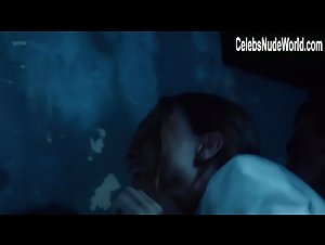 Antonella Ferrari hot , boobs in El Marginal (series) (2016) 10