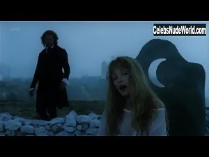 Arielle Dombasle in Gradiva (C'est Gradiva qui vous appelle) (2006) 17