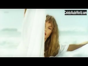 Arielle Dombasle in Gradiva (C'est Gradiva qui vous appelle) (2006) 4