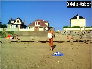 Arielle Dombasle in Pauline a la plage (1983) 10