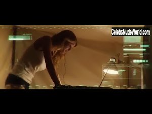 Ashley Hinshaw in Pyramid (2014) 16