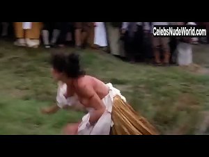 Elaine Ashley in Wicked Lady (1983) 15