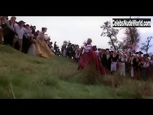 Elaine Ashley in Wicked Lady (1983) 17