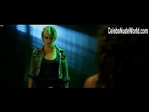 Ashlynn Yennie in Scribbler (2014) 20