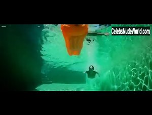 Ursula Corbero in Quien mato a Bambi (2013) 1
