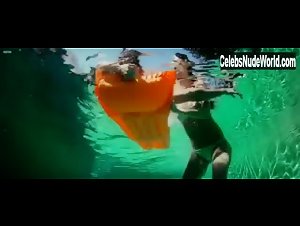 Ursula Corbero in Quien mato a Bambi (2013) 3