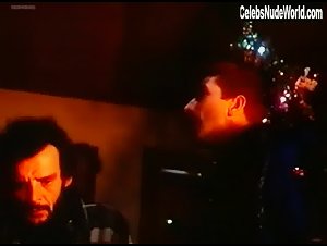 Assumpta Serna in Coto de caza (1983) 19