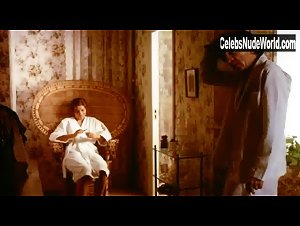 Assumpta Serna in Soldados de plomo (1983) 15