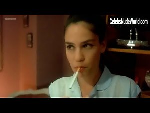 Aure Atika in Sof Ha'Olam Smola (2004) 4