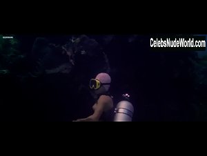 Auretta Gay nude, boobs scene in Zombi 2 (1979) 15