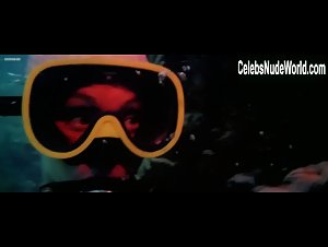 Auretta Gay nude, boobs scene in Zombi 2 (1979) 16