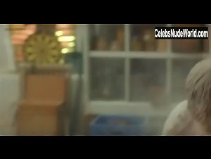 Elodie Bouchez in Happy Few (2010) 14