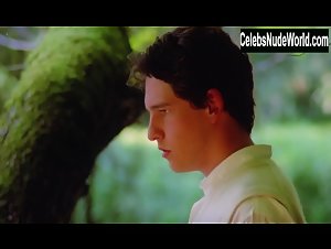 Elodie Bouchez in Les roseaux sauvages (1994) 13