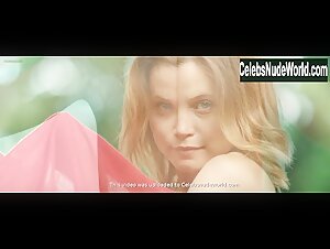 Ayla Maria Svenke in Pornopung (2013) 3