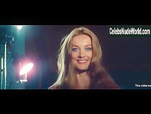 Barbara Bouchet in Non si sevizia un paperino (1972) 14