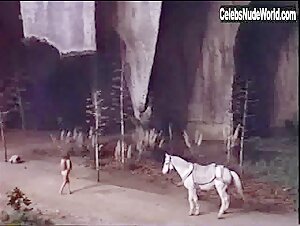 Barbara De Rossi in I paladini - Storia d'armi e d'amori (1983) 19