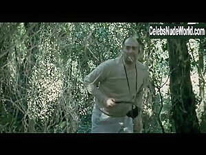 Barbara Goenaga in Los cronocrimenes (2007) 6