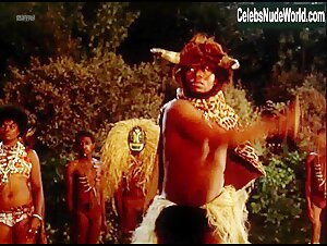 Barbara Rey in La noche de los brujos (1974) 13