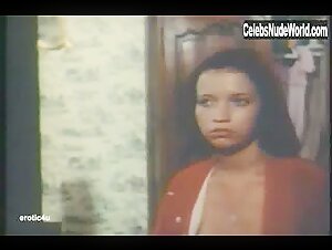 Beatrice Harnois boobs , Blowjob in Les mille et une perversions de Felicia (1975) 20