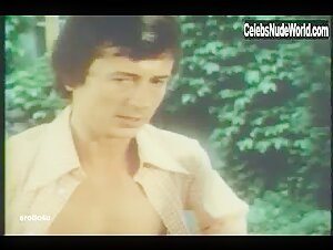 Beatrice Harnois boobs , Outdoor in Les mille et une perversions de Felicia (1975) 16