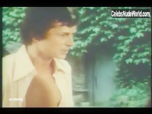 Beatrice Harnois boobs , Outdoor in Les mille et une perversions de Felicia (1975) 18