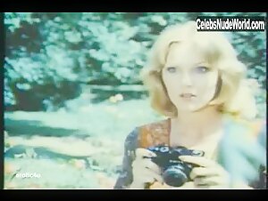Beatrice Harnois boobs , Public Nudity in Les mille et une perversions de Felicia (1975) 12
