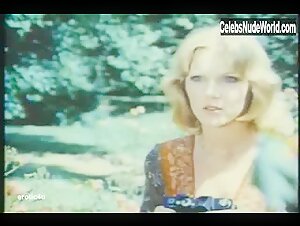 Beatrice Harnois boobs , Public Nudity in Les mille et une perversions de Felicia (1975) 16