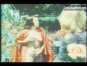 Beatrice Harnois boobs , Public Nudity in Les mille et une perversions de Felicia (1975) 8