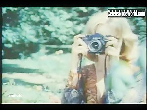 Beatrice Harnois boobs , Public Nudity in Les mille et une perversions de Felicia (1975) 9