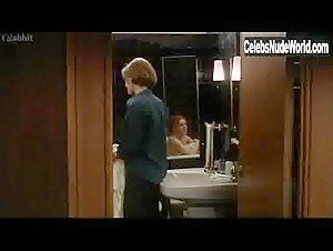 Beatriz Batarda in A Costa dos Murmurios (2004) 10