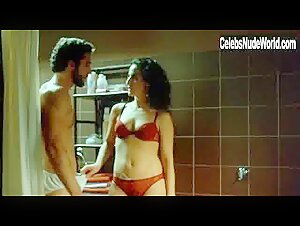 Belen Lopez in La distancia (2006) 2