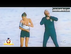 Belen Rodriguez in Paperissima (2010) 3